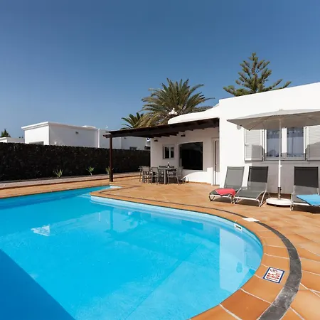 4 Bedroom Mimi With Private Heated Pool Puerto del Carmen